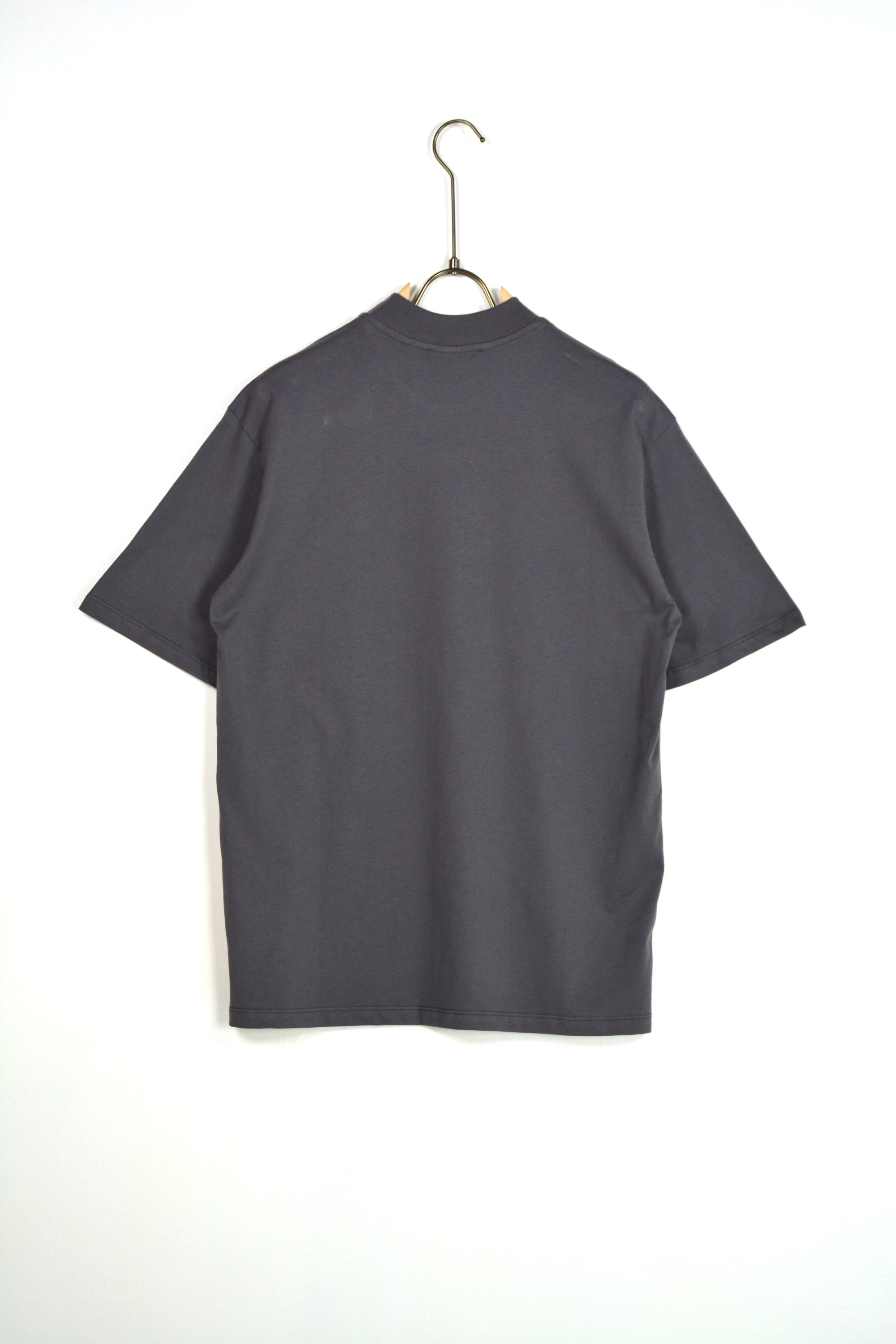 T-shirt colletto basic piombo