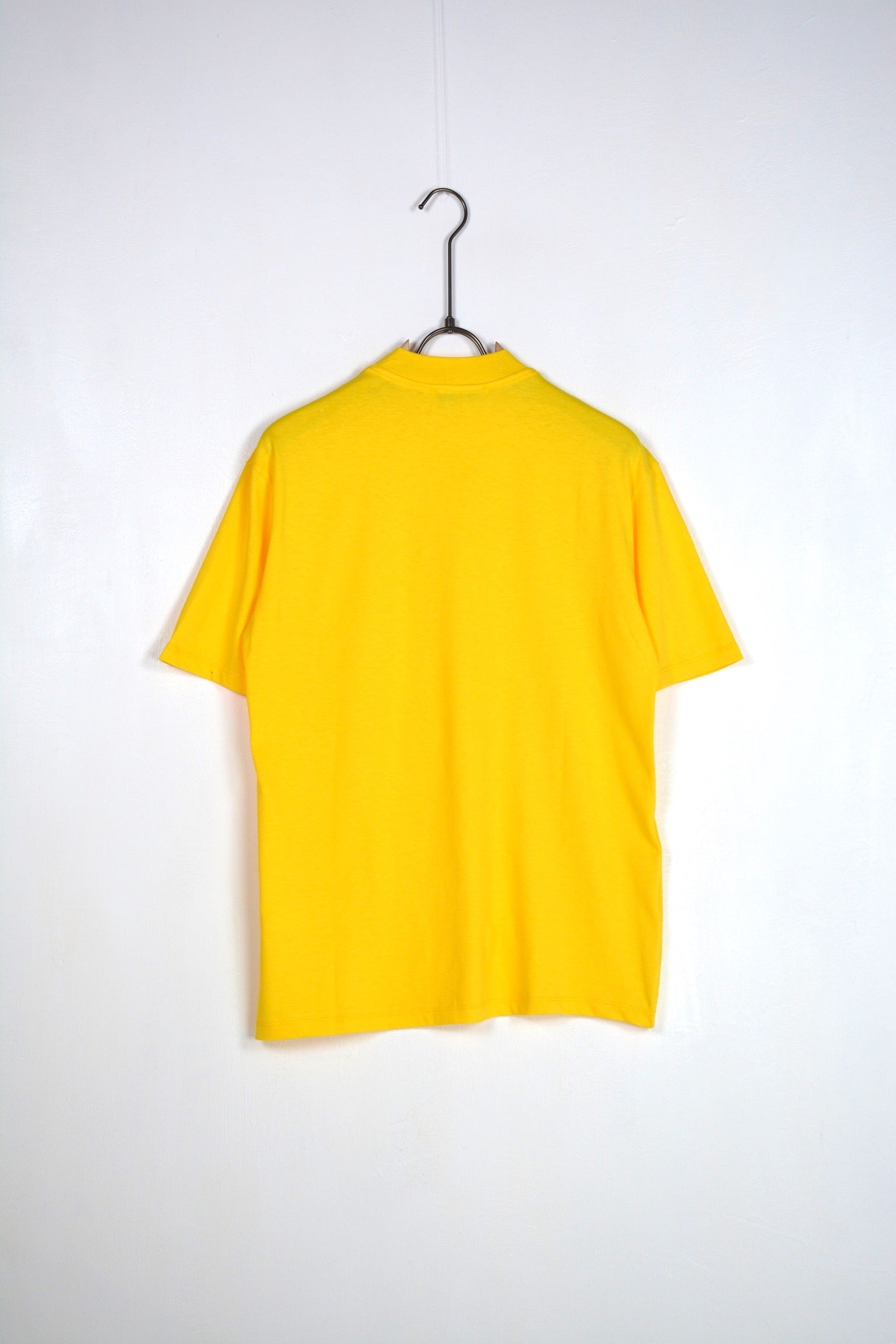 T-shirt colletto basic gialla
