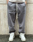 Pantalone tuta baggy grigio campus